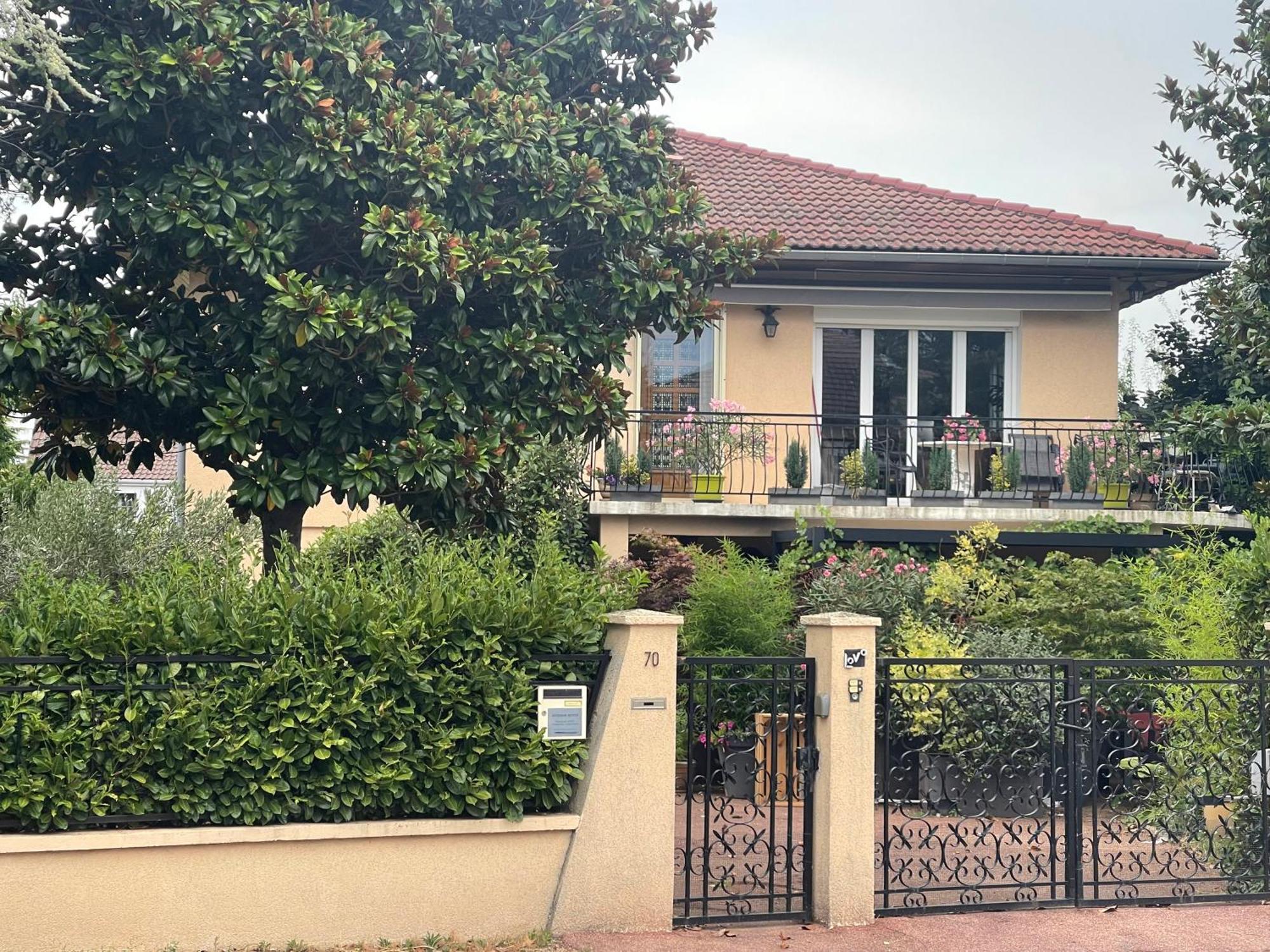 Casa Lovo Bed & Breakfast Saint-Laurent-de-Mure Exterior foto